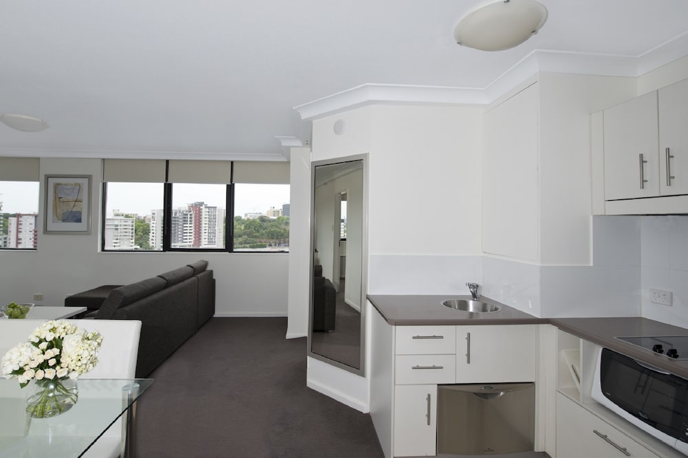 PARK REGIS NORTH QUAY 45/58