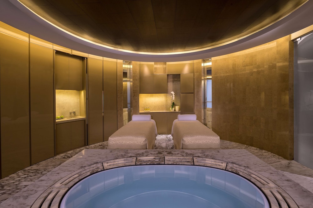 swimming pool spa