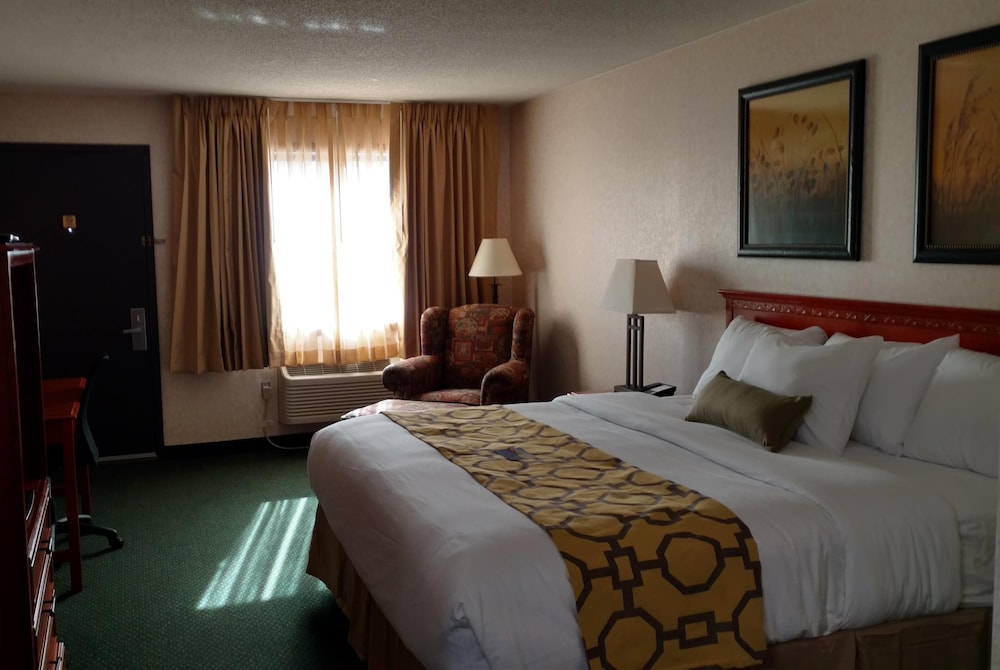 Suite, King Bed, Accessible