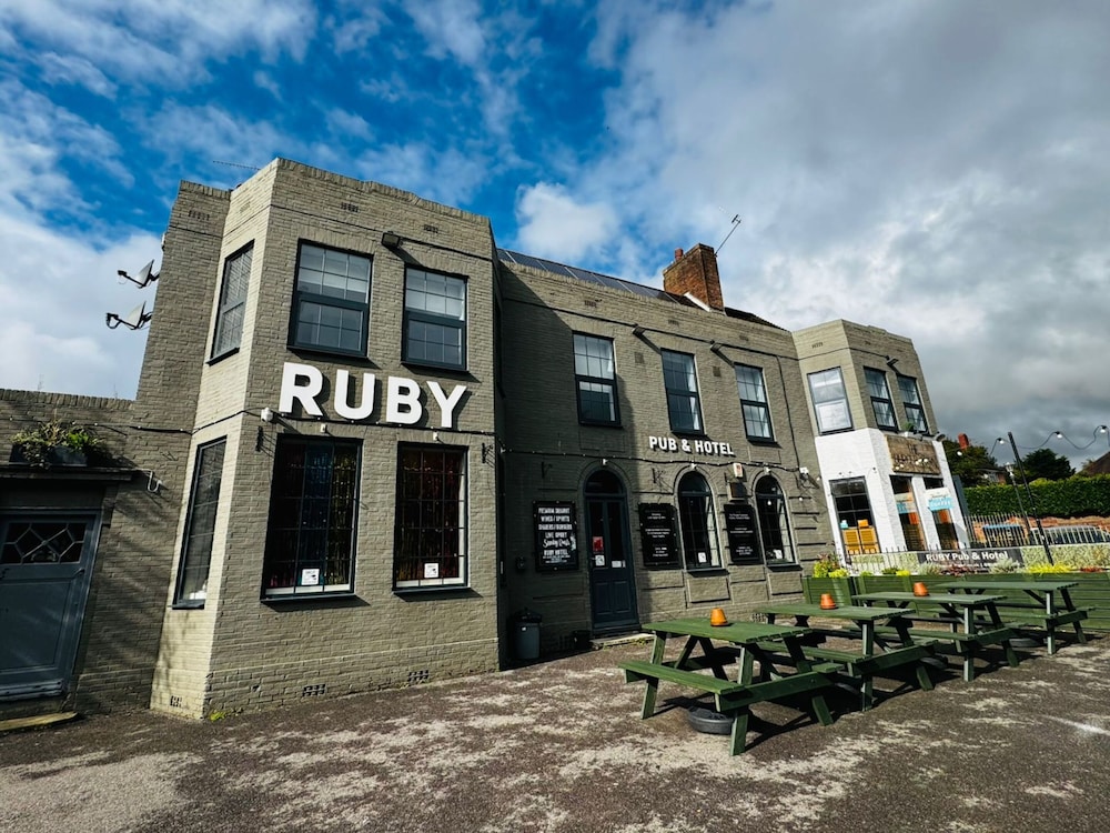 Ruby Pub & Hotel 6/33