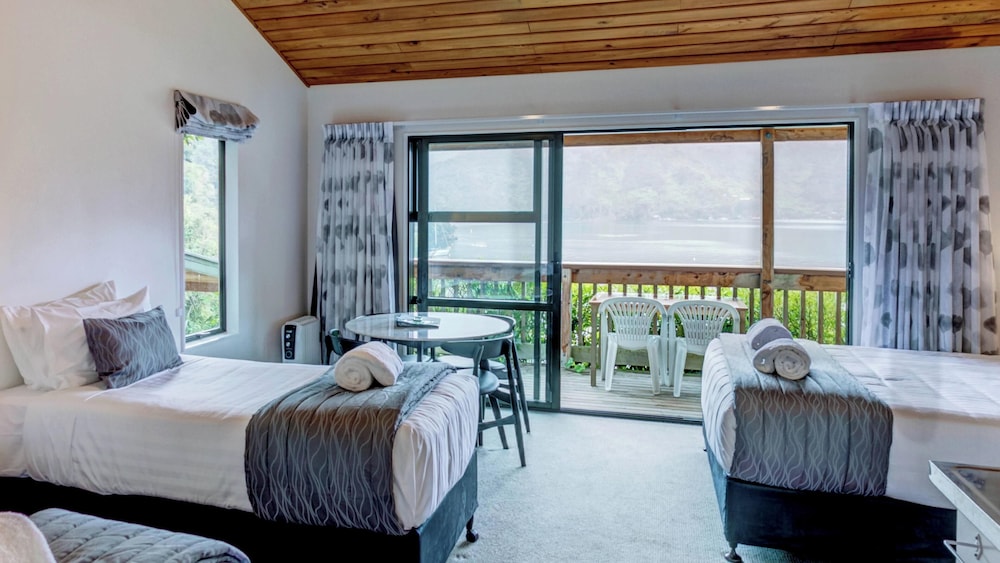 LOCHMARA LODGE 12/50