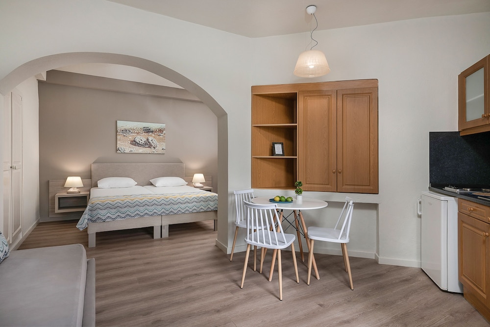 Alianthos Suites 10/50
