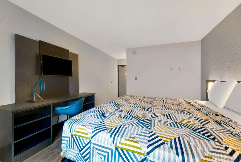 Motel6 Oak Creek, WI 37/53