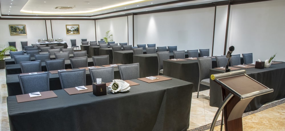 Sago Palm Hotel 55/68
