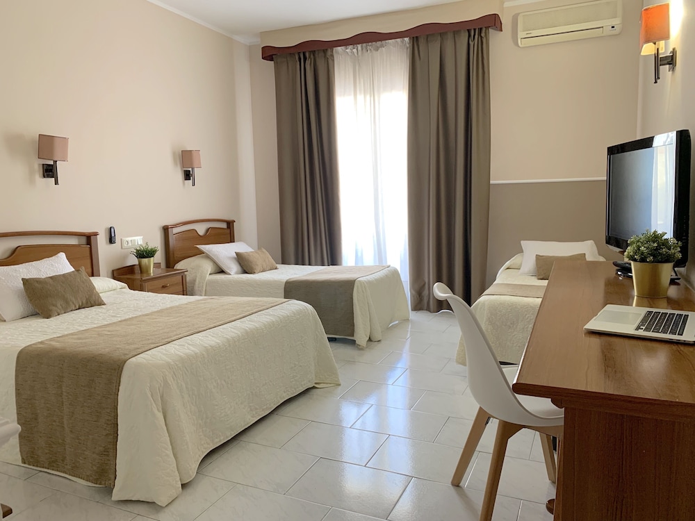 Hotel Llansola 15/67