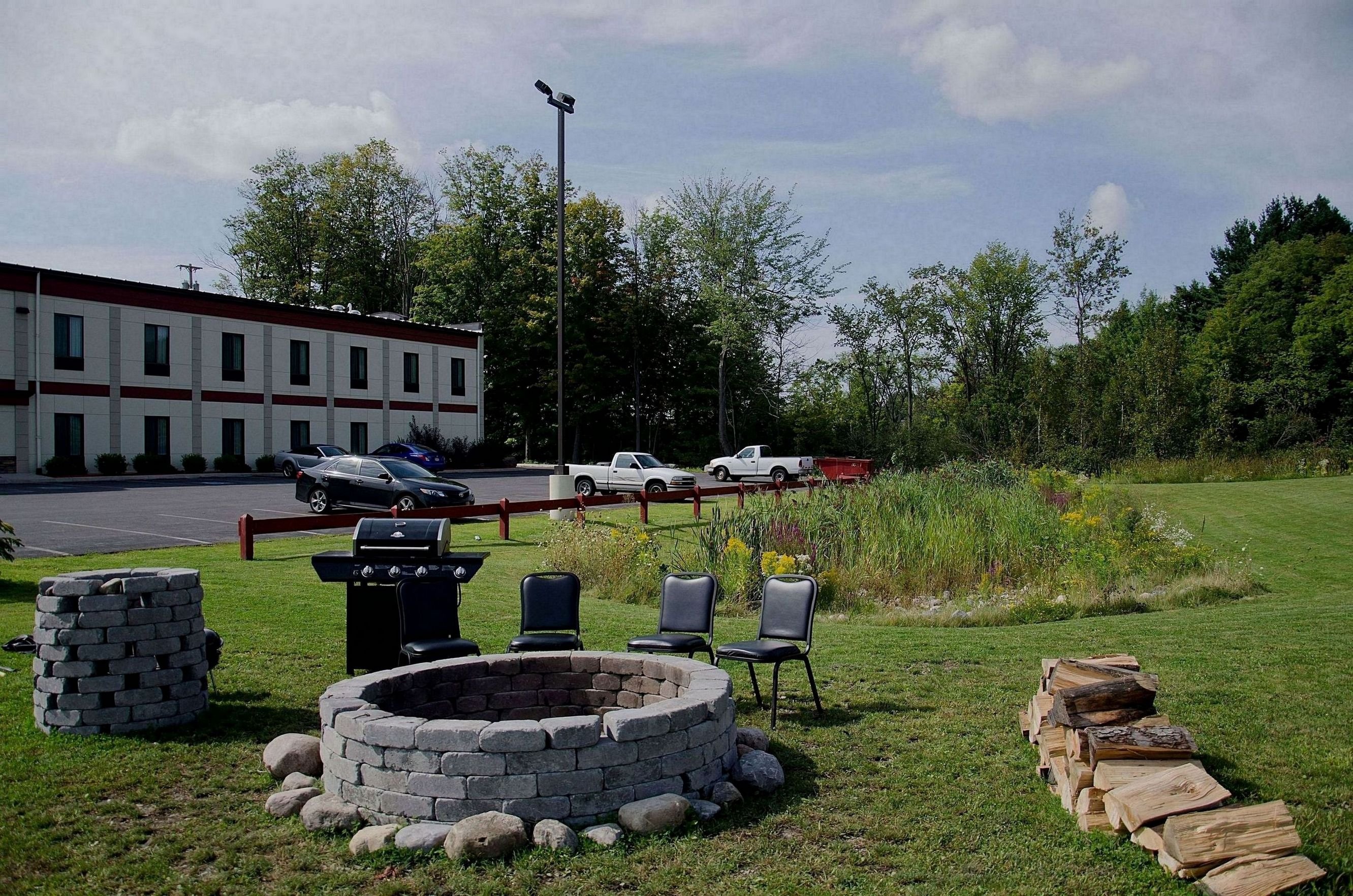 Pleasant Night Inn Carthage Near Fort Drum 20/21
