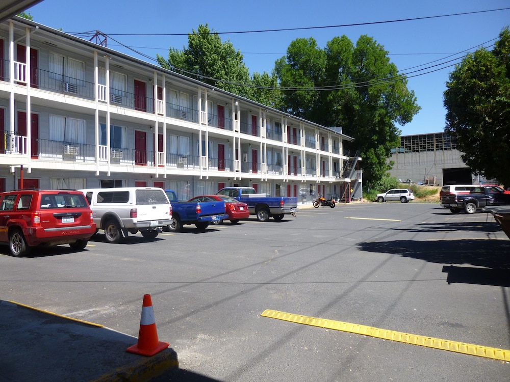Cougar Land Motel 53/64