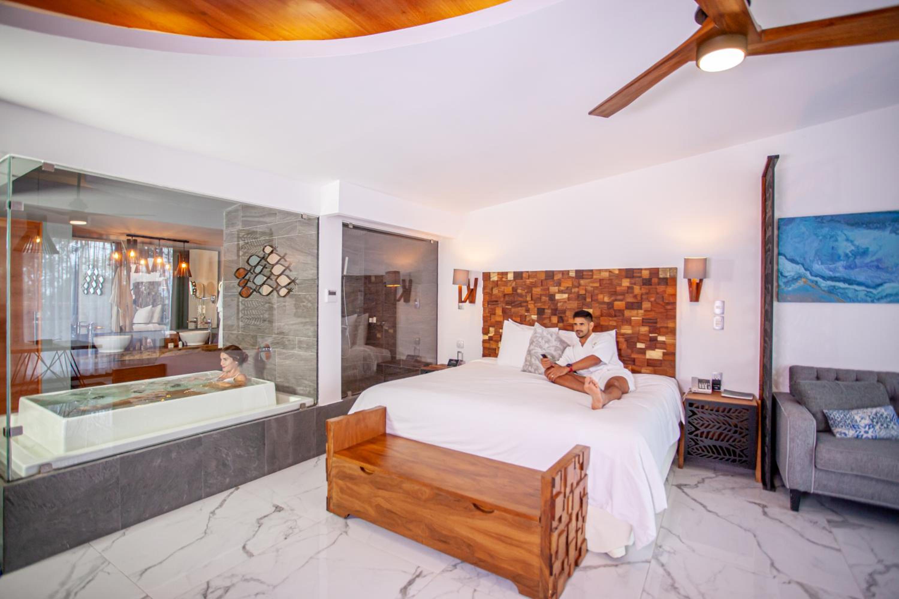 Suite, King Bed, Sofa
