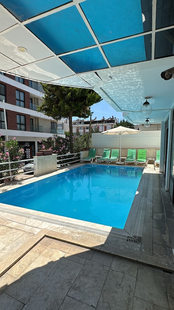 Kartel Hotel 28/50