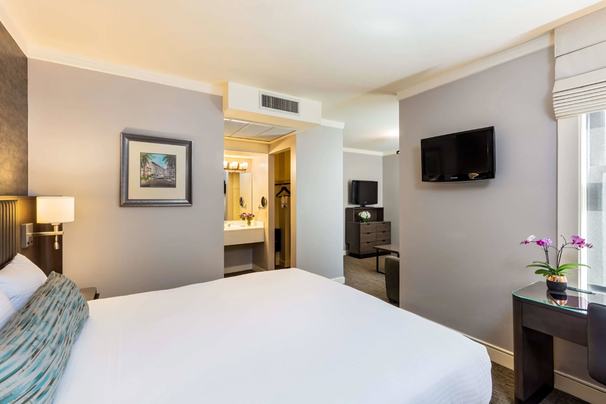 PREMIER, KING BED