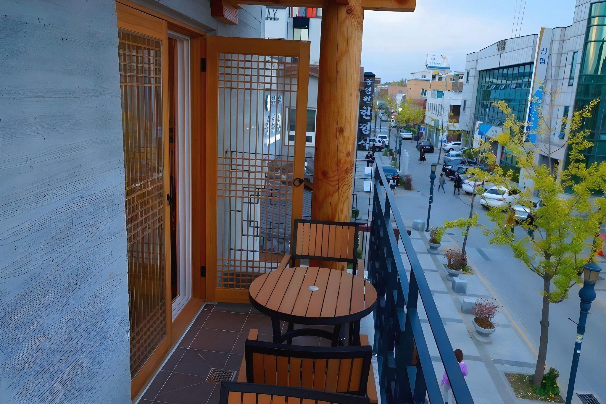 Hwangsil Tourist Hotel 22/28