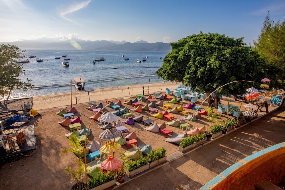 Gili Sands Hotel & Bar 59/66