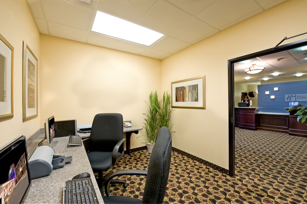 Holiday Inn Express Hotel Suites Willcox 35/53