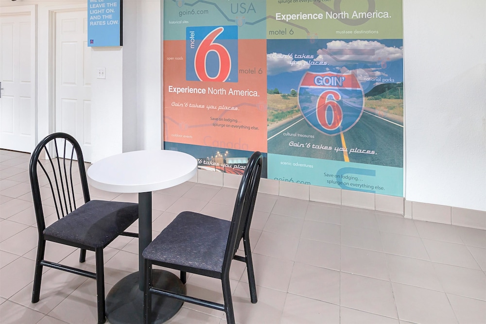 Motel6 Grand Prairie, TX - Near Six Flags Drive 30/44