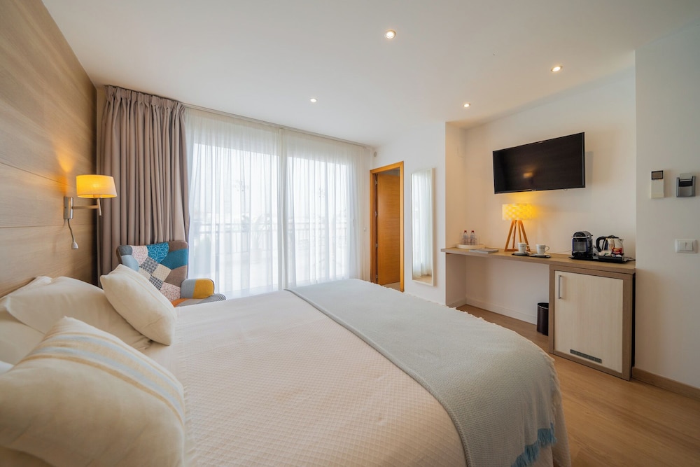 Hostal Menurka 16/50