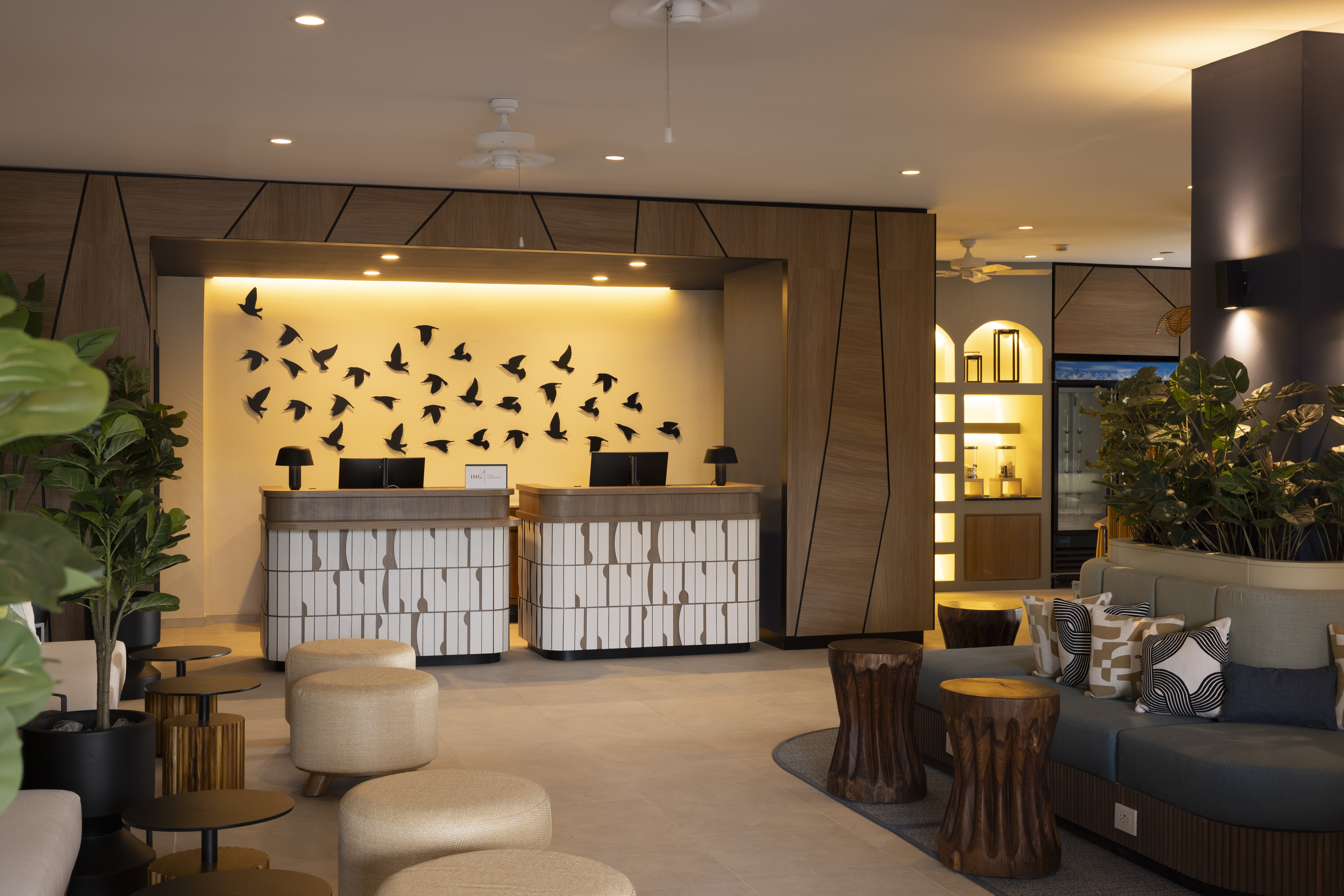 Voco Surfside Aruba by IHG 16/90