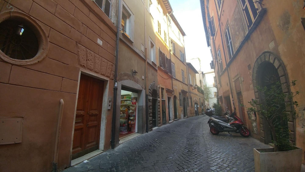 Dreaming Navona Rooms 20/20