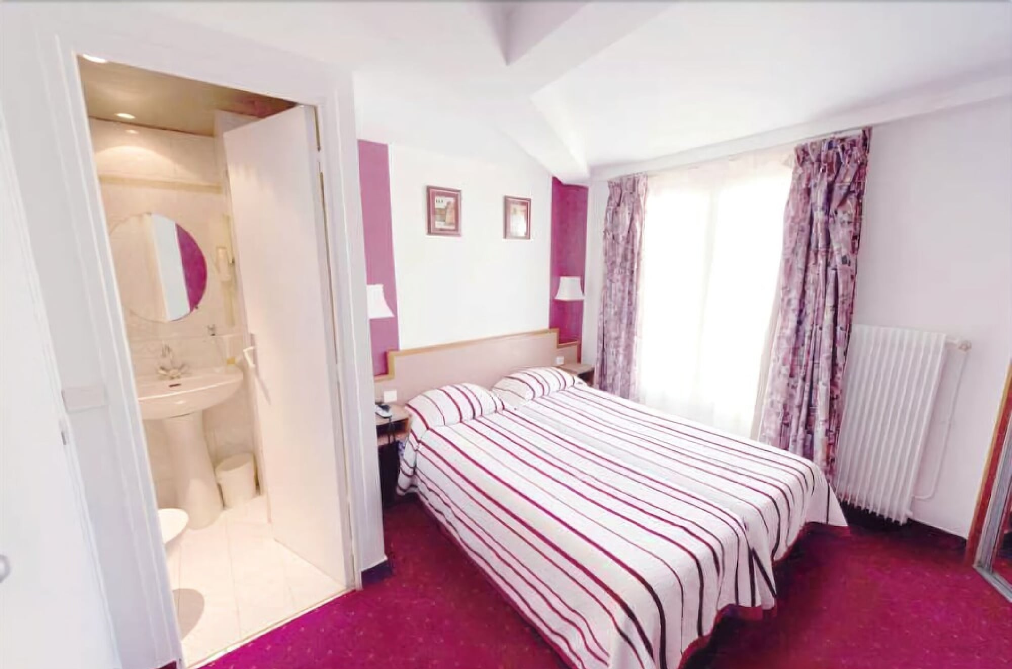 ROOM, TWIN BEDS