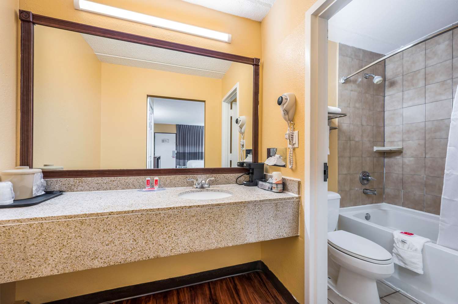 غرفة بسريرين كوين، Econo Lodge Columbus near Airport 4/4