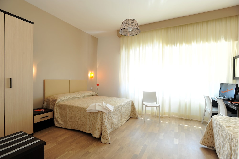 ROOM, TRIPLE