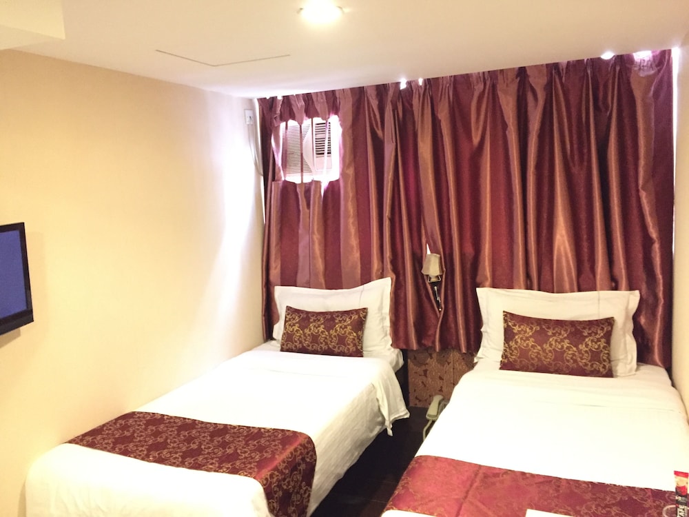 ROOM, TWIN BEDS