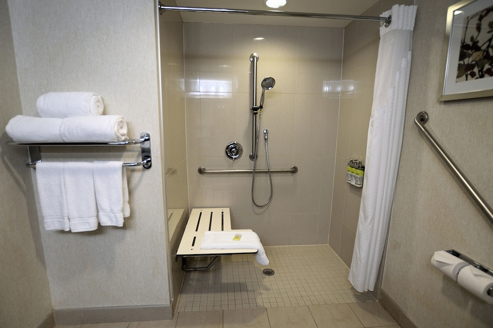 Holiday Inn Express And Suites Ottawa East Orleans 20/70