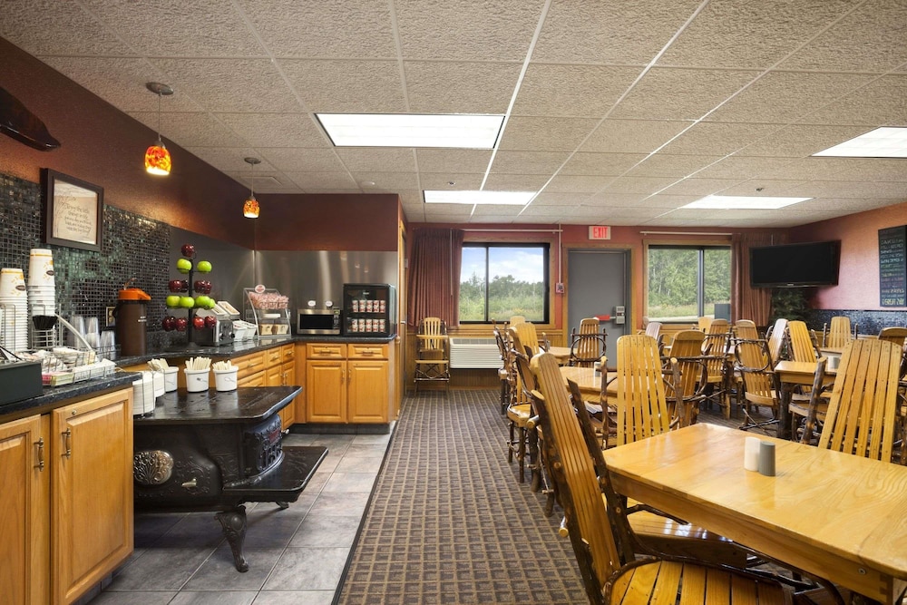 Super 8 By Wyndham Eveleth 34/49