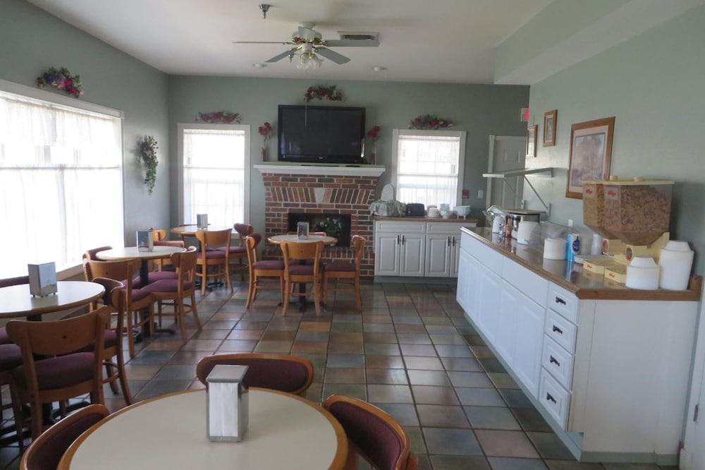 Carriage House Inn 41/61
