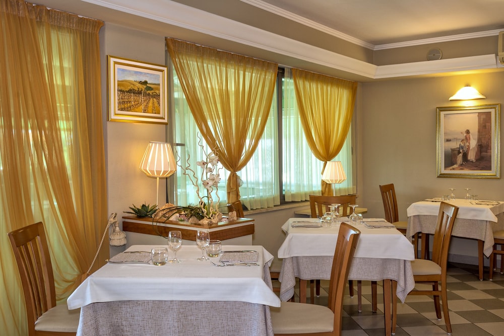 Hotel Siesta 48/66