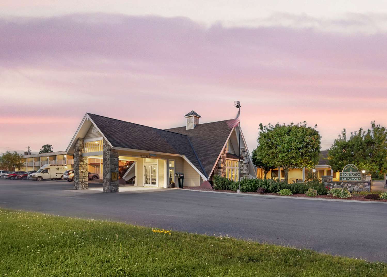 Best Western Plus Plattsburgh 45/47