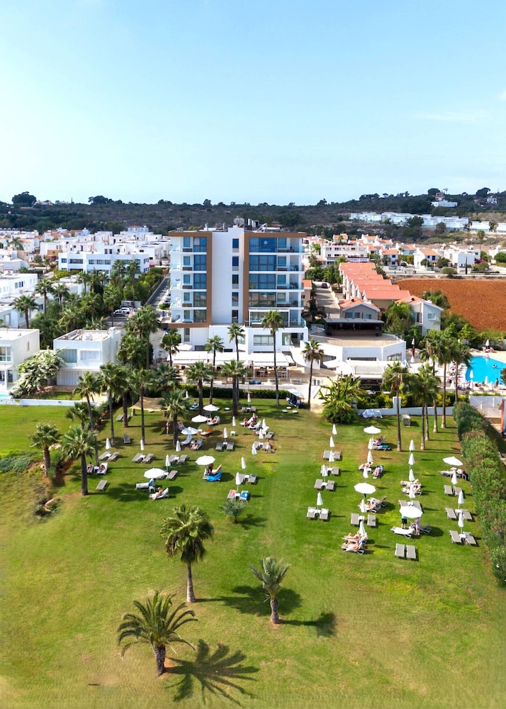 Leonardo Crystal Cove Hotel Spa By the Sea 59/64