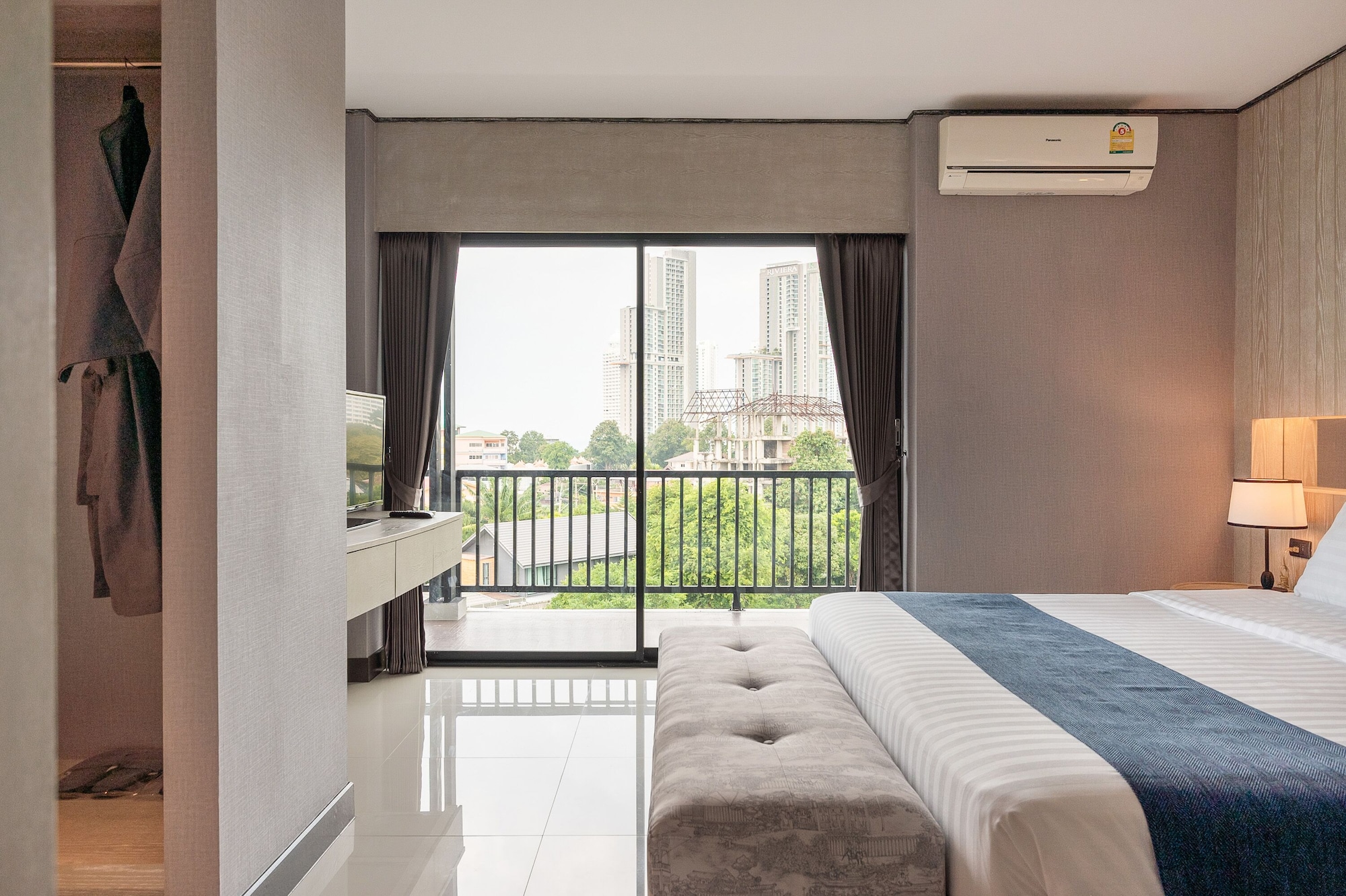 ONE-BEDROOM SUITE