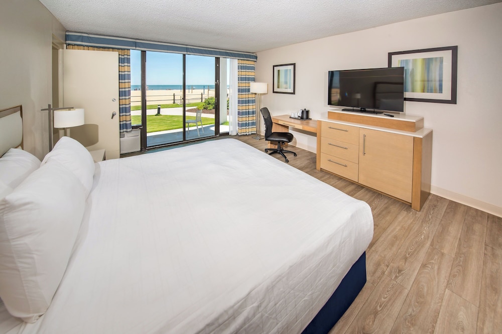 Room, King Bed, Ocean Front