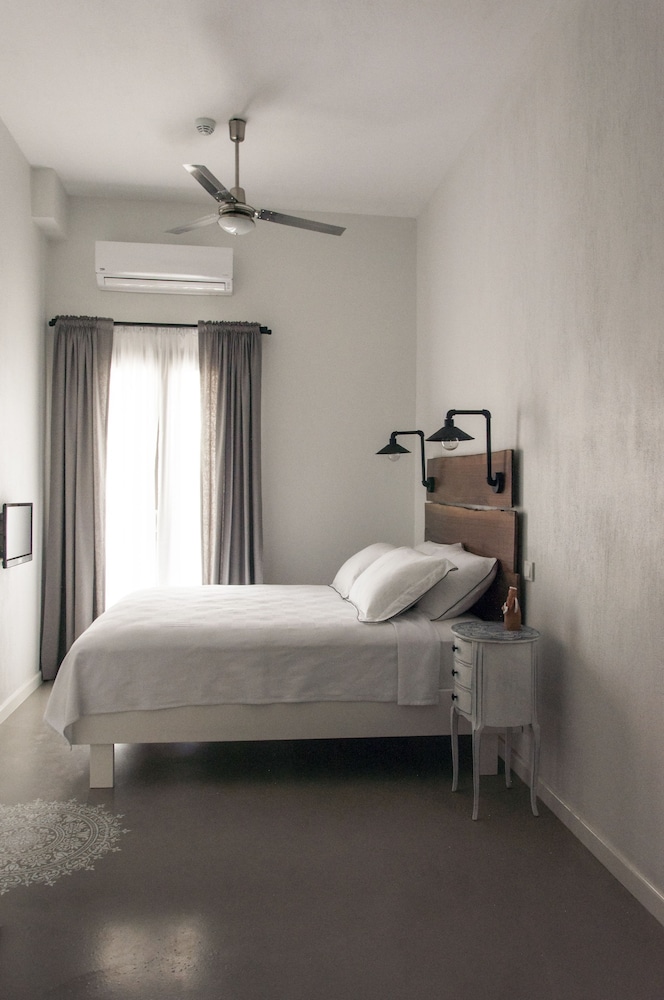 DELUXE, DOUBLE BED, GARDEN VIEW, COURTYARD AREA