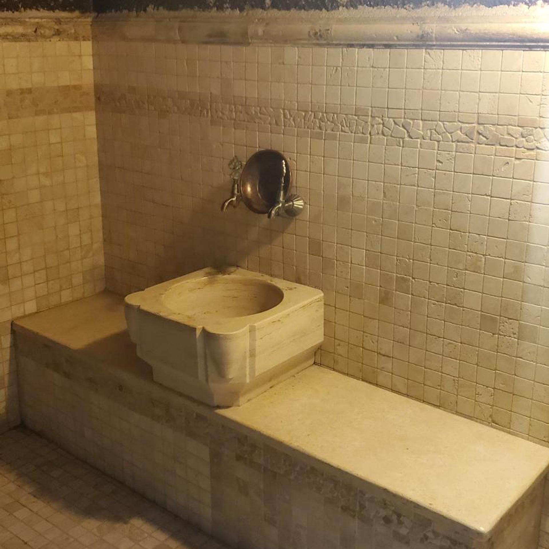 جناح بإطلالة على المدينة