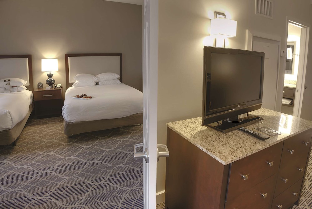 Doubletree Suites by Hilton at The Battery Atlanta 41/81