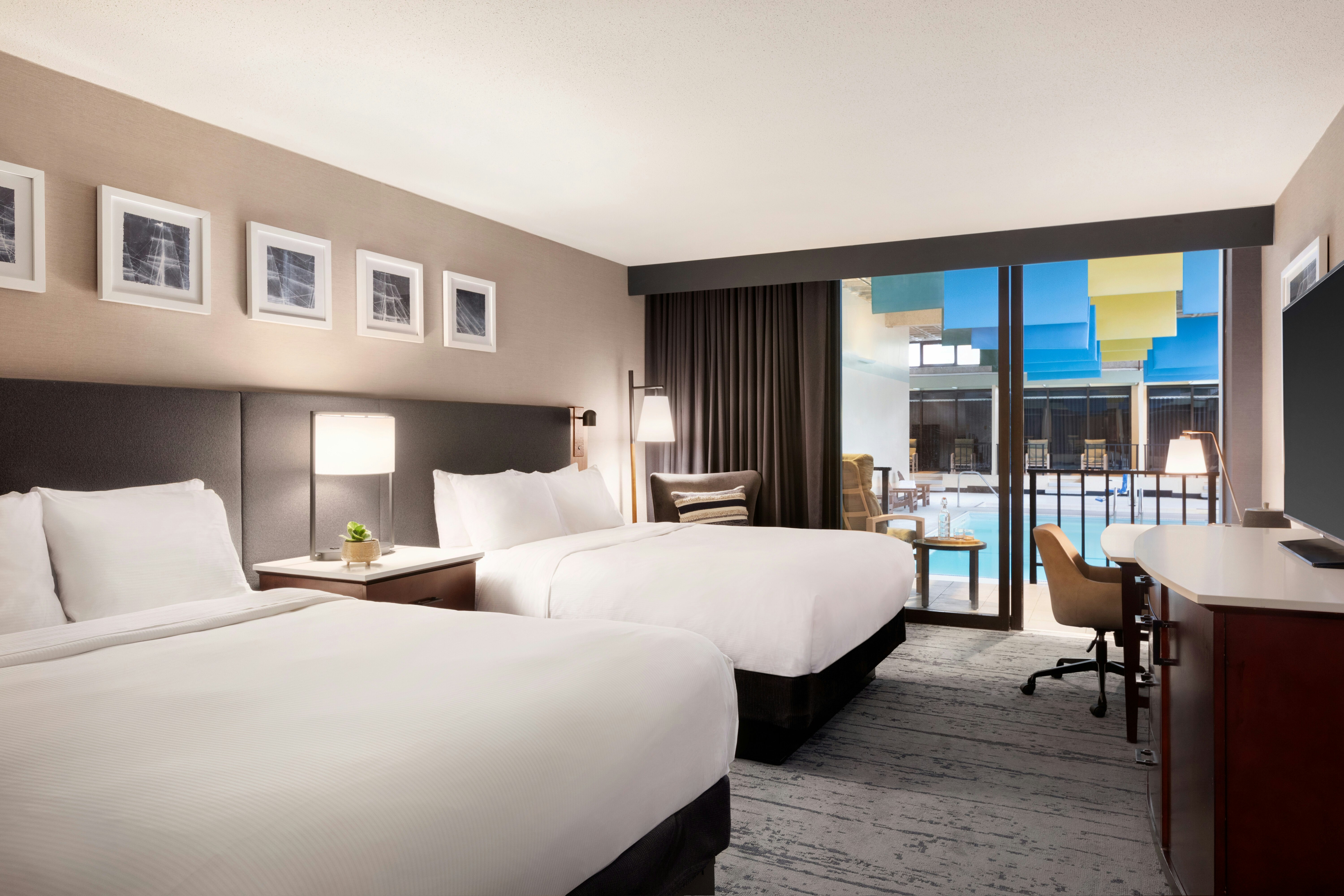 Room, 2 Queen Beds, Pool Side