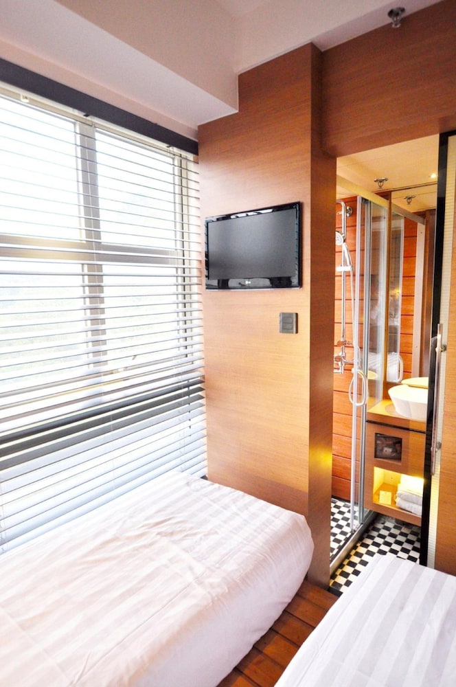 Bluejay Residences 10/40