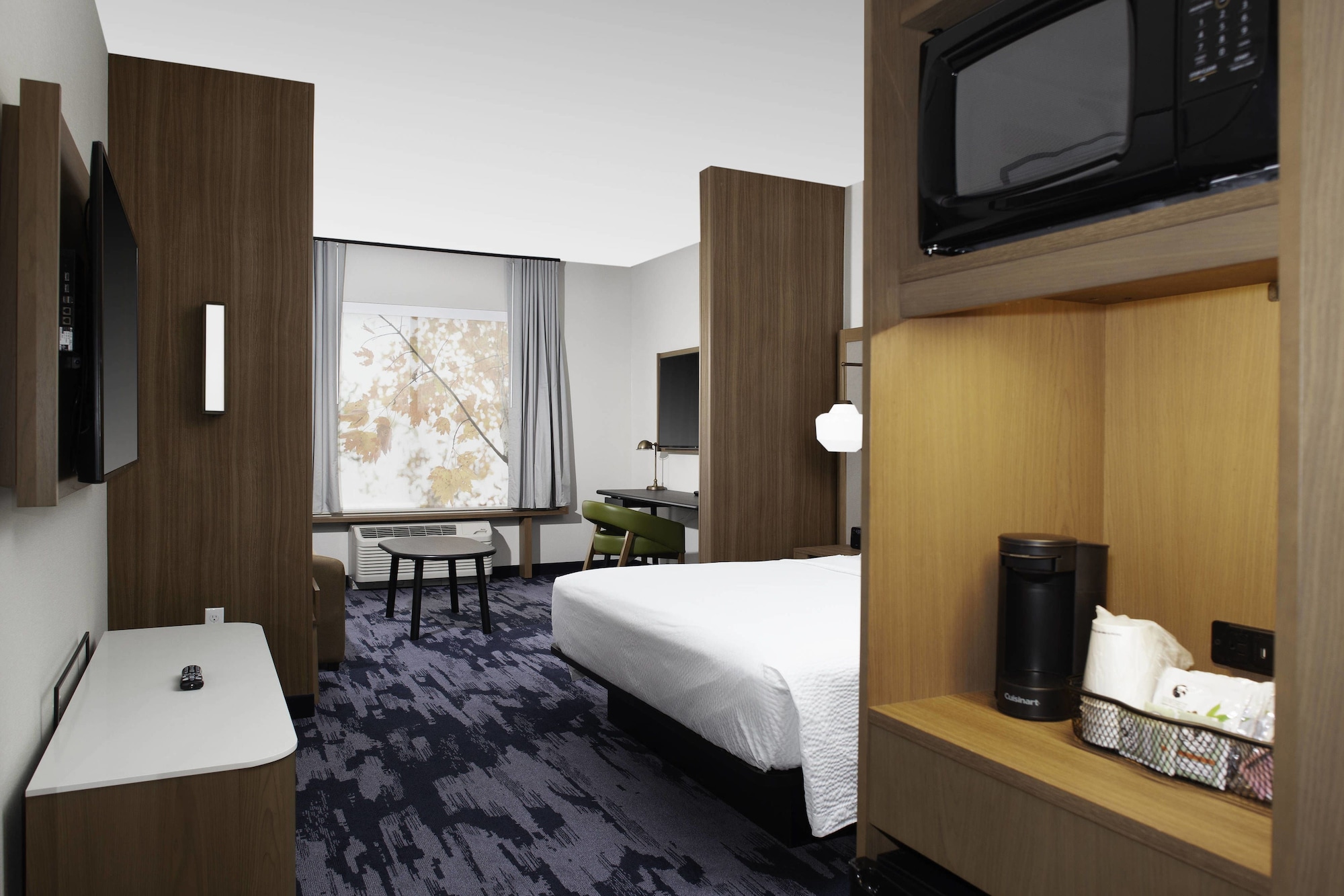 Suite, King Bed, Sofa