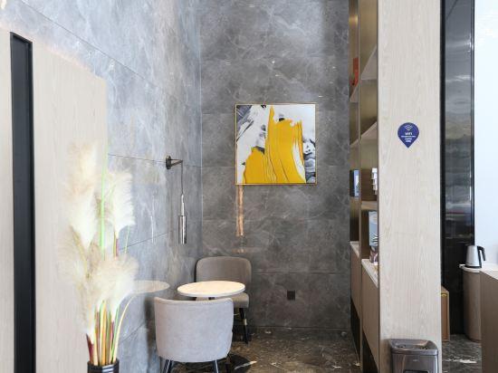 Kyriad Marvelous Hotel 24/25