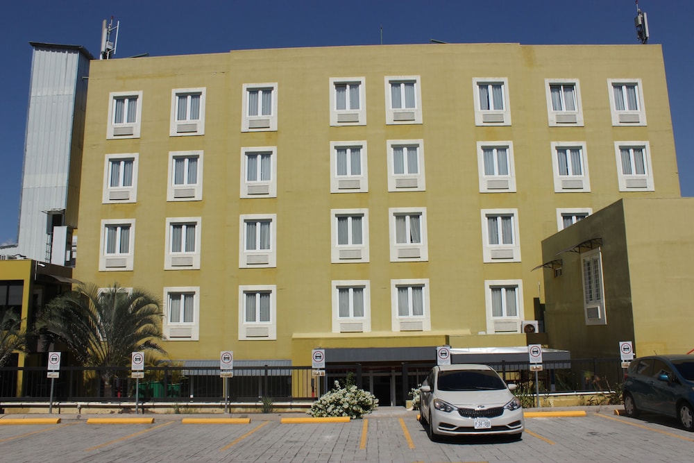 Beverly Hills: Hotel & Business 2/62