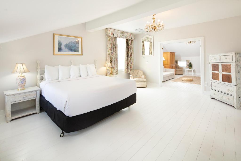 EXECUTIVE, SUITE, KING BED
