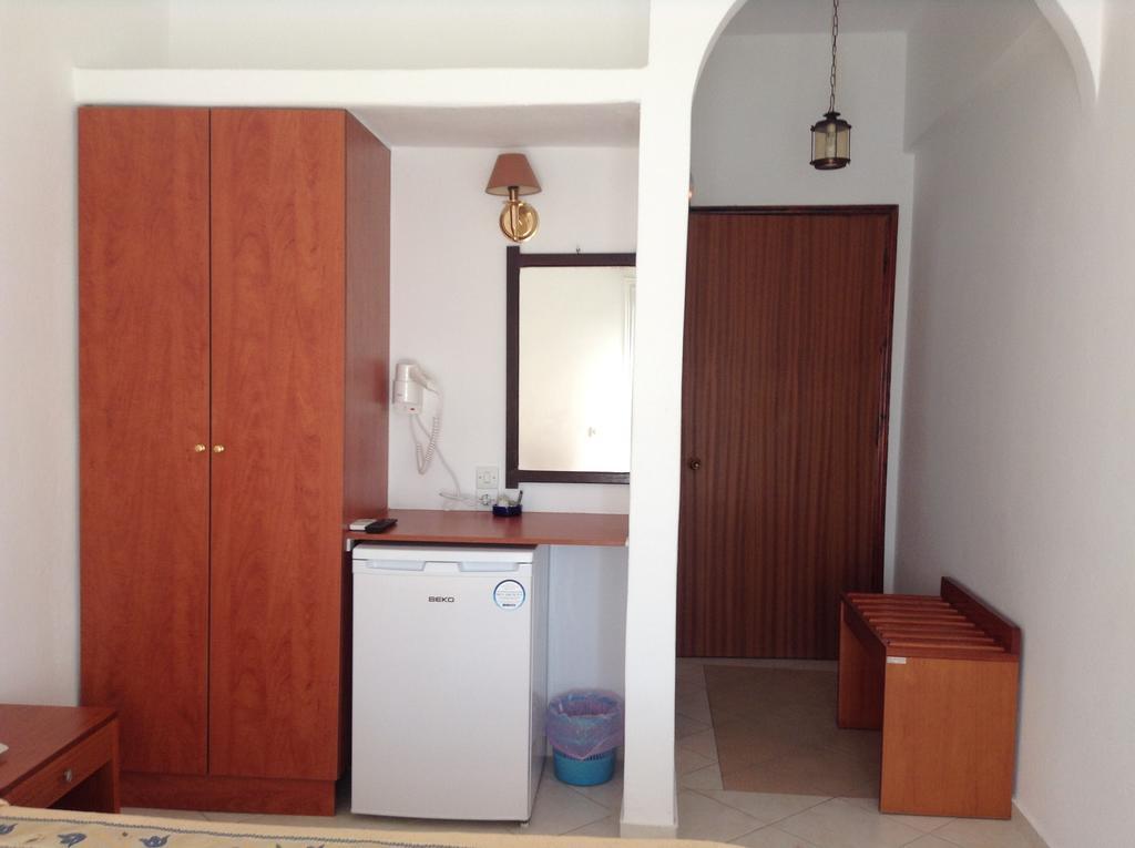 Hotel Meltemi 30/30