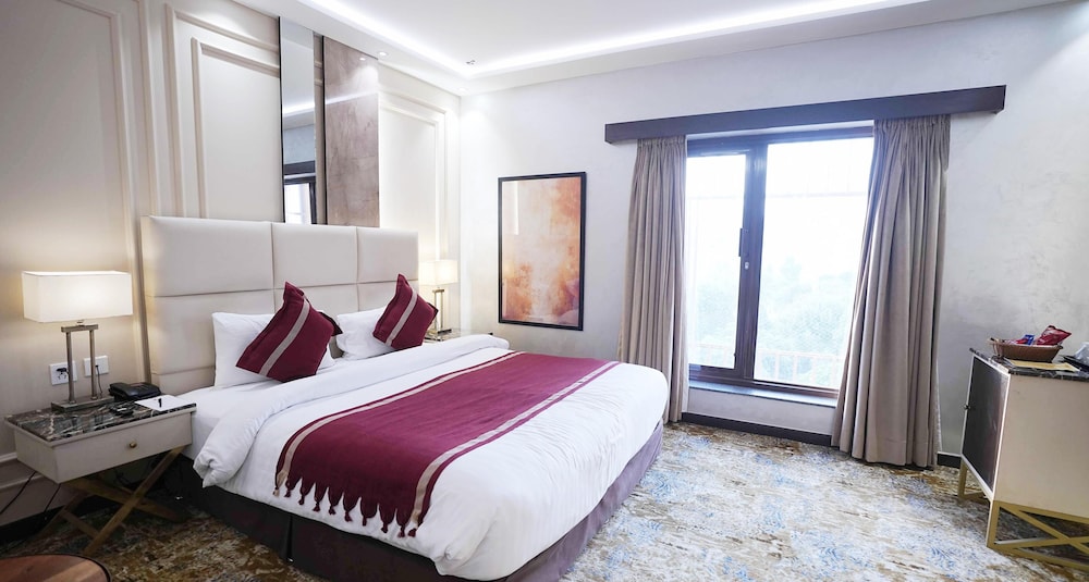 Best Western Plus Grand Hotel Multan 12/61