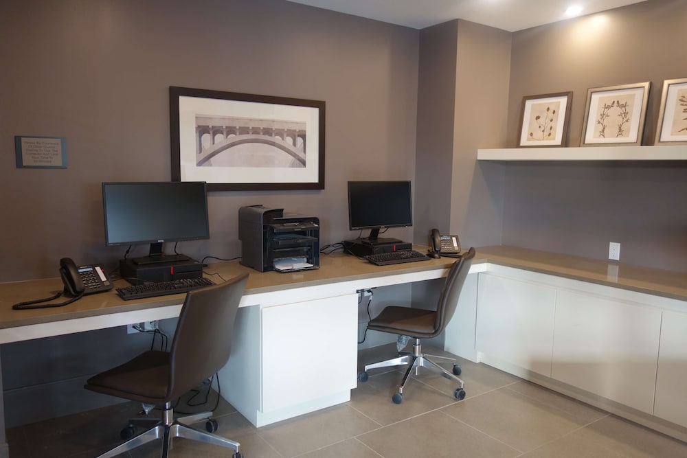 Country Inn and Suites By Radisson Belleville ON 42/49