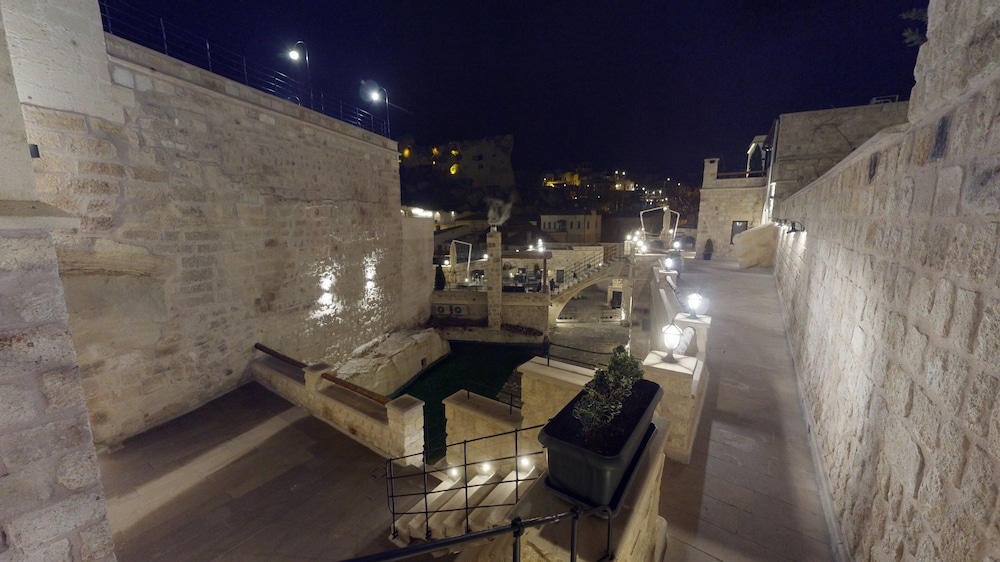 Solem Cave Suites 52/56
