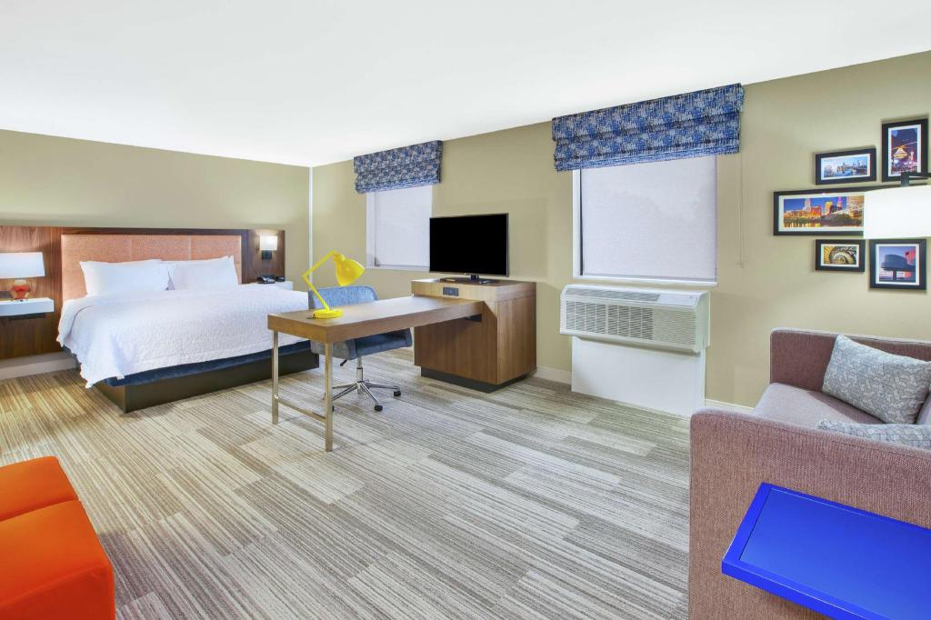 Studio, Suite, King Bed, Accessible
