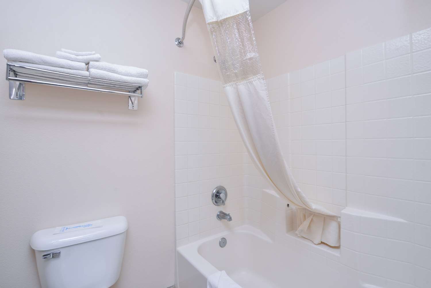 Travelodge Suites By Wyndham Newberg 56/60
