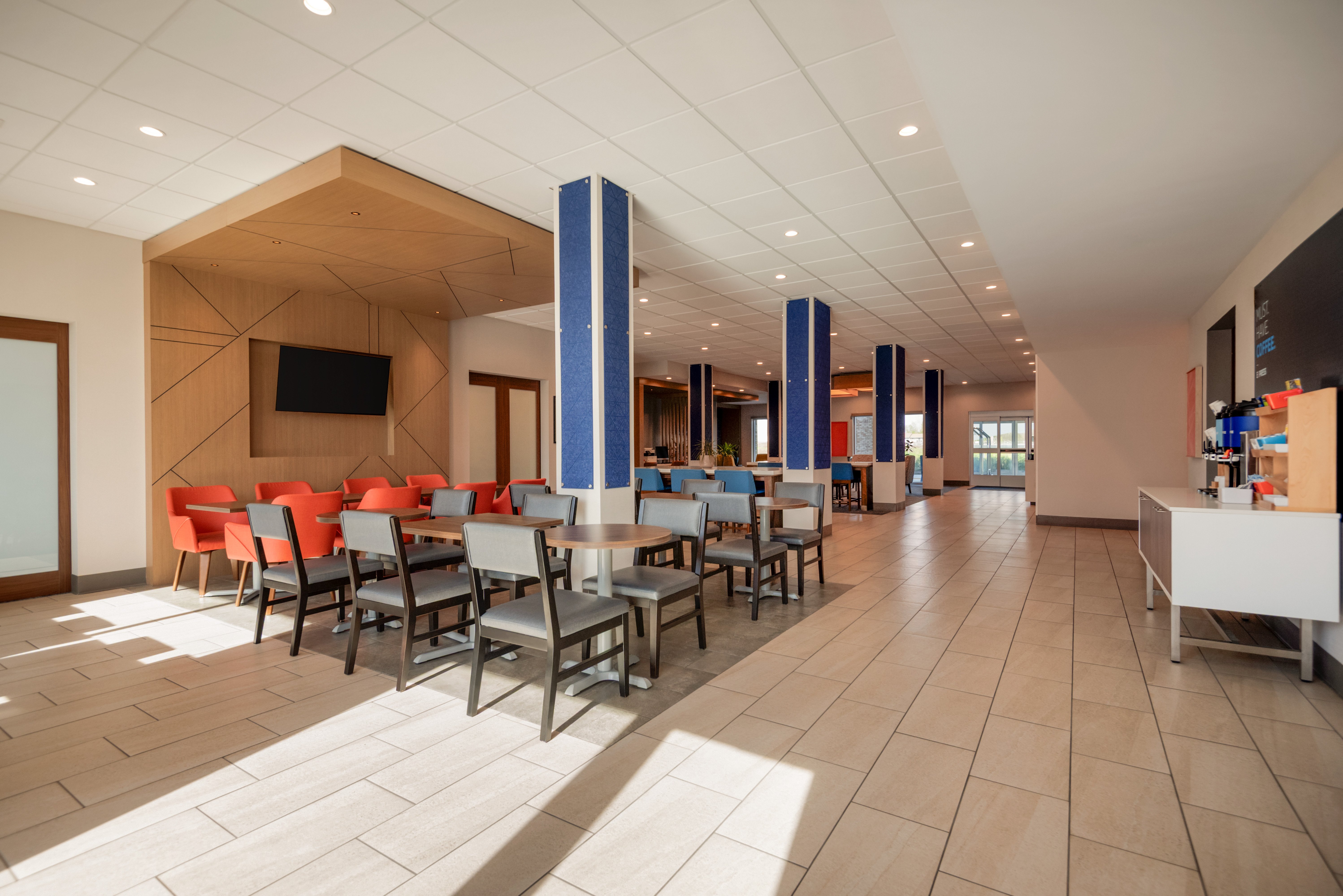Holiday Inn Express & Suites Yuba City - Marysville 33/38