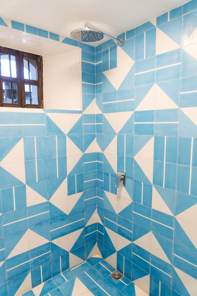 Adra Hostel 43/50